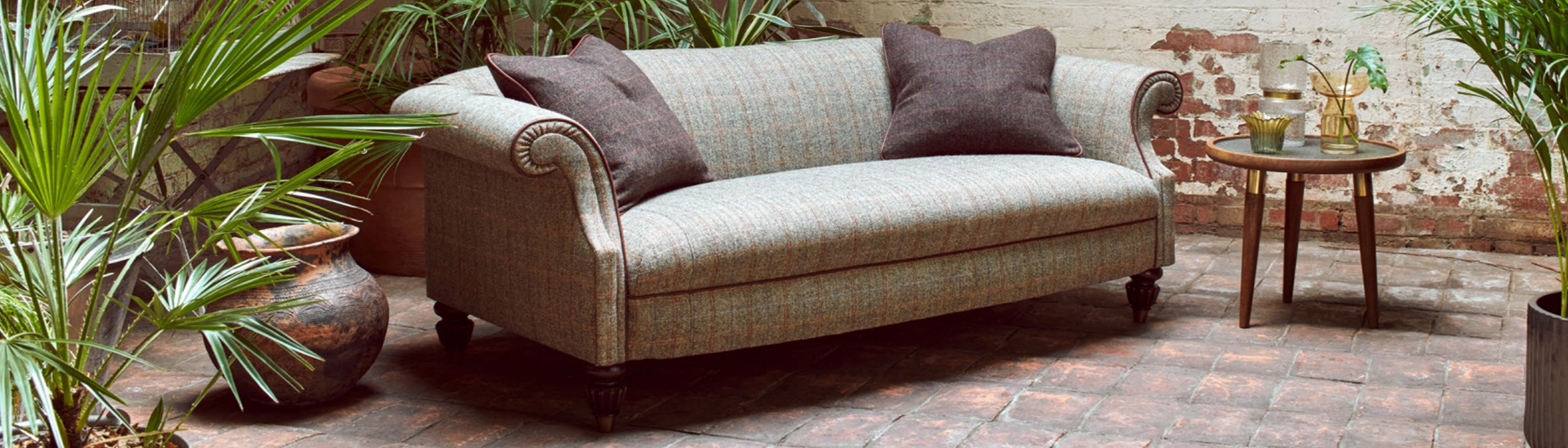 TETRAD Furniture | TETRAD Sofas, Stools & Chairs | Arighi Bianchi