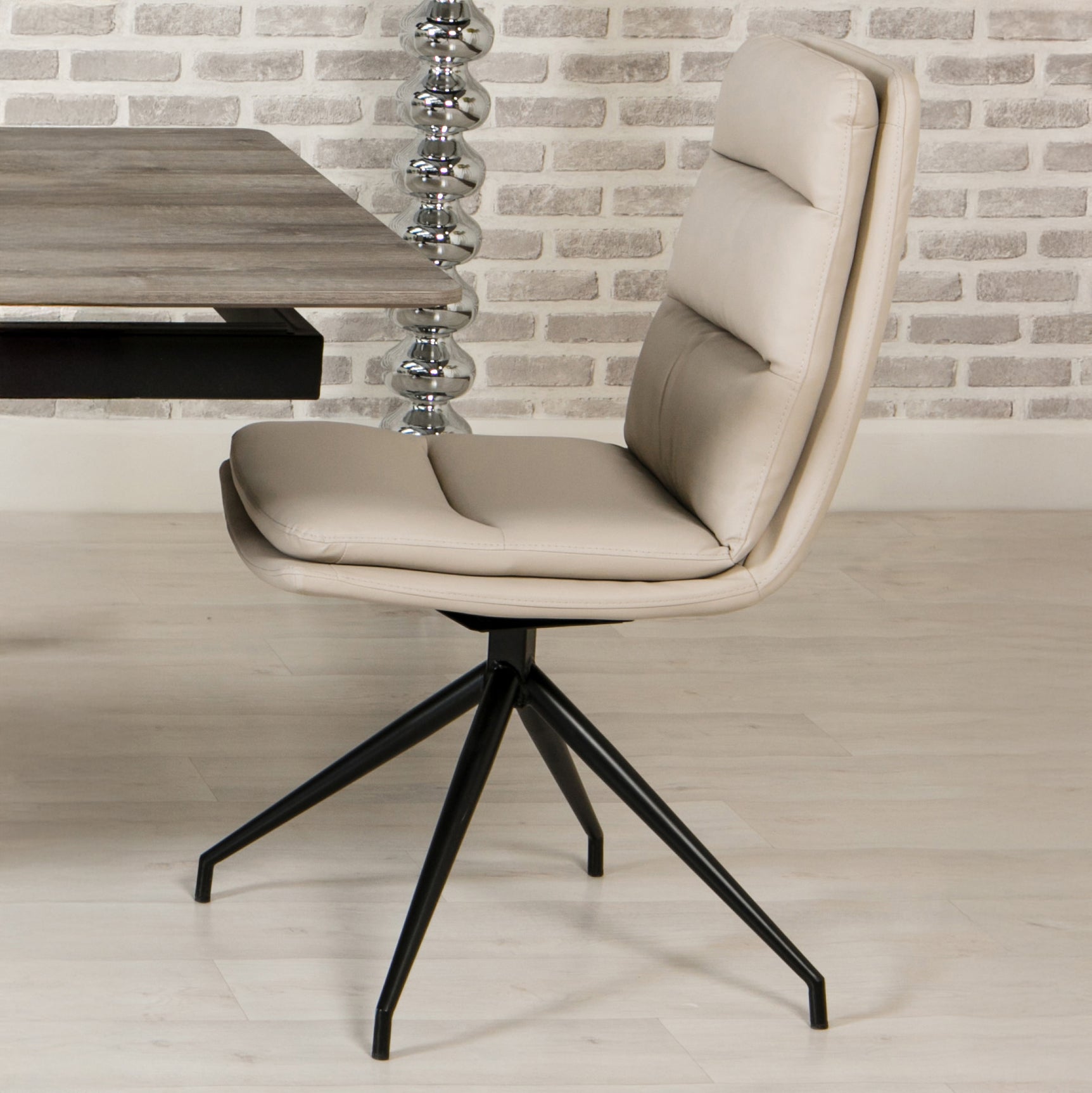 Bay Ridge Swivel Chair