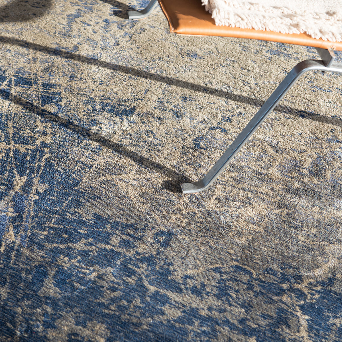 Mad Men Cracks Circle Rug