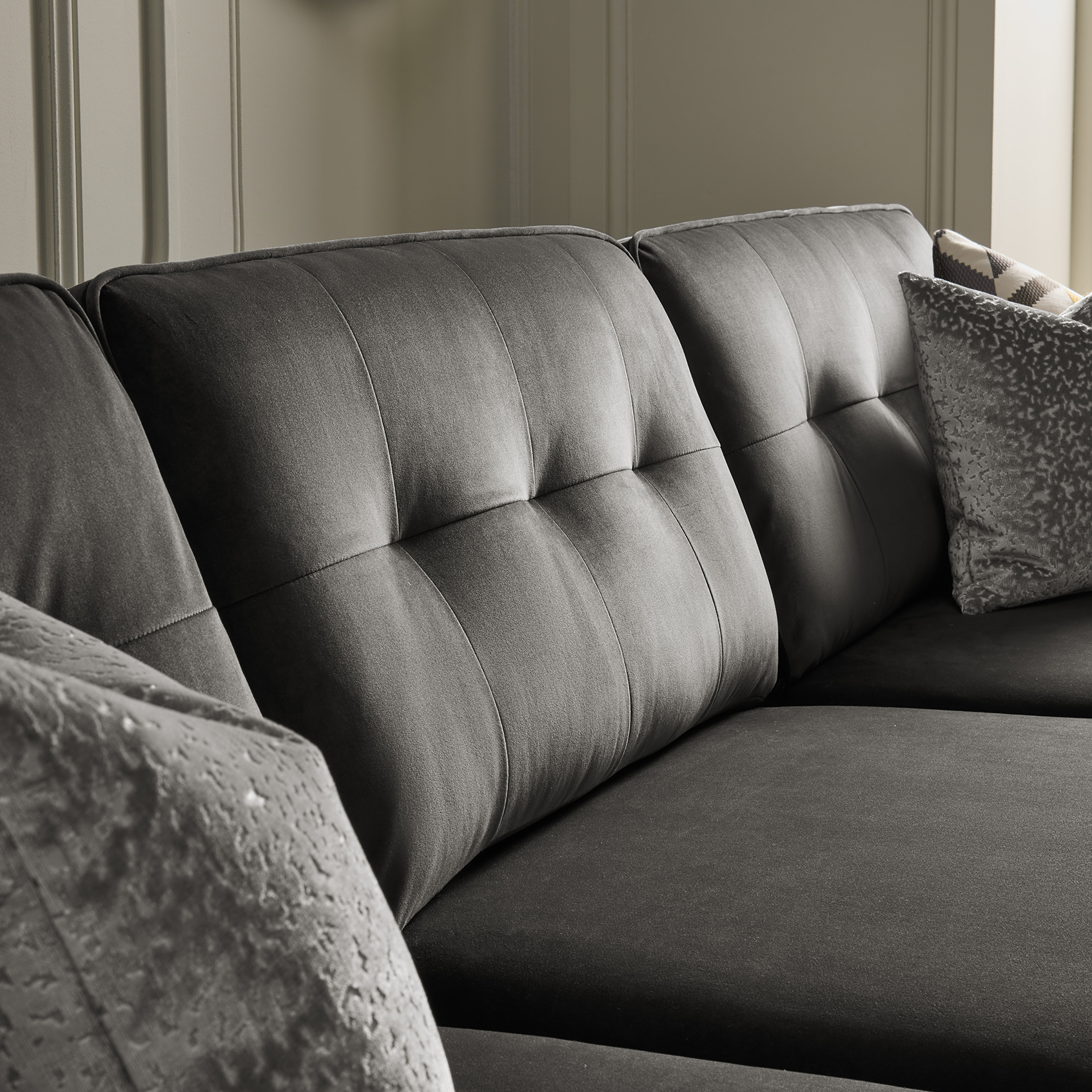 Purley Chaise Sofa in Plush-Slate
