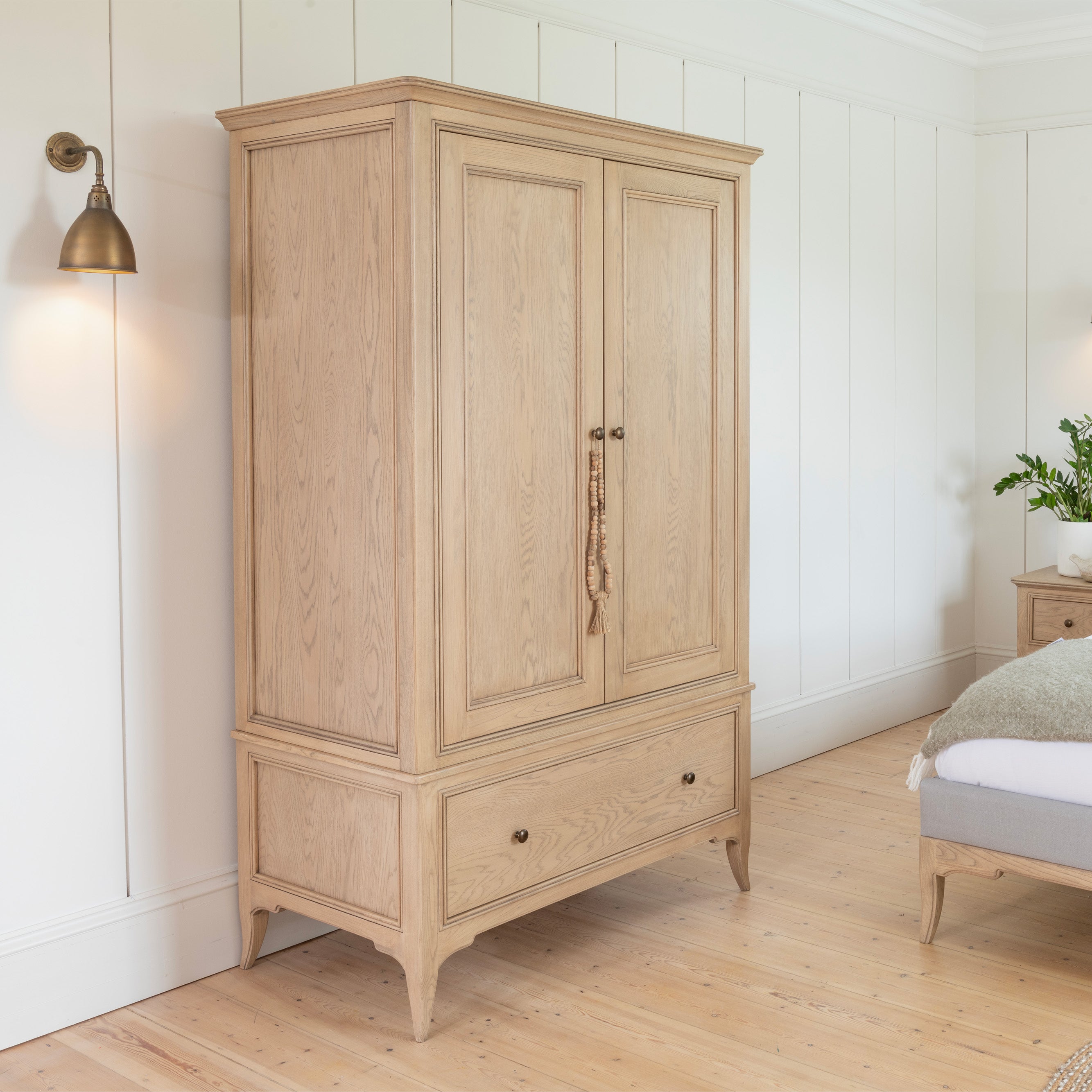 Toulon Wardrobe With Mirror