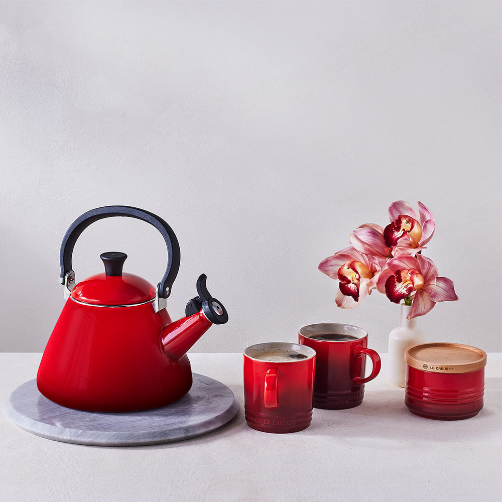 Le Creuset Mug in Cerise