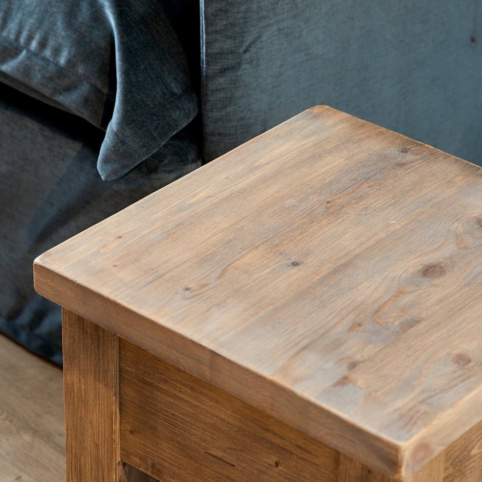 Indiana Lamp Table