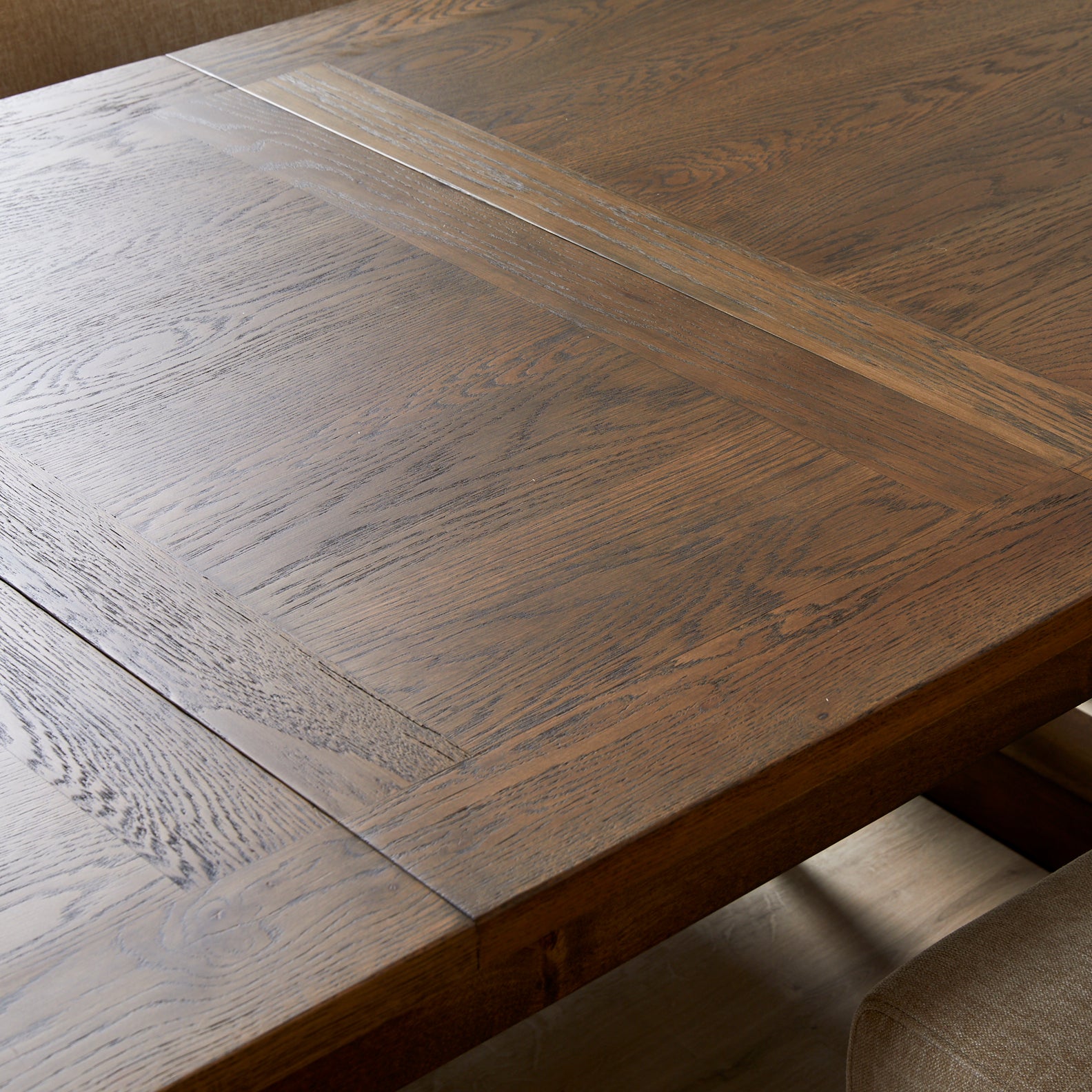 Freja Extending Dining Table with Seating Bundle in 6 Audrey Dining Chairs