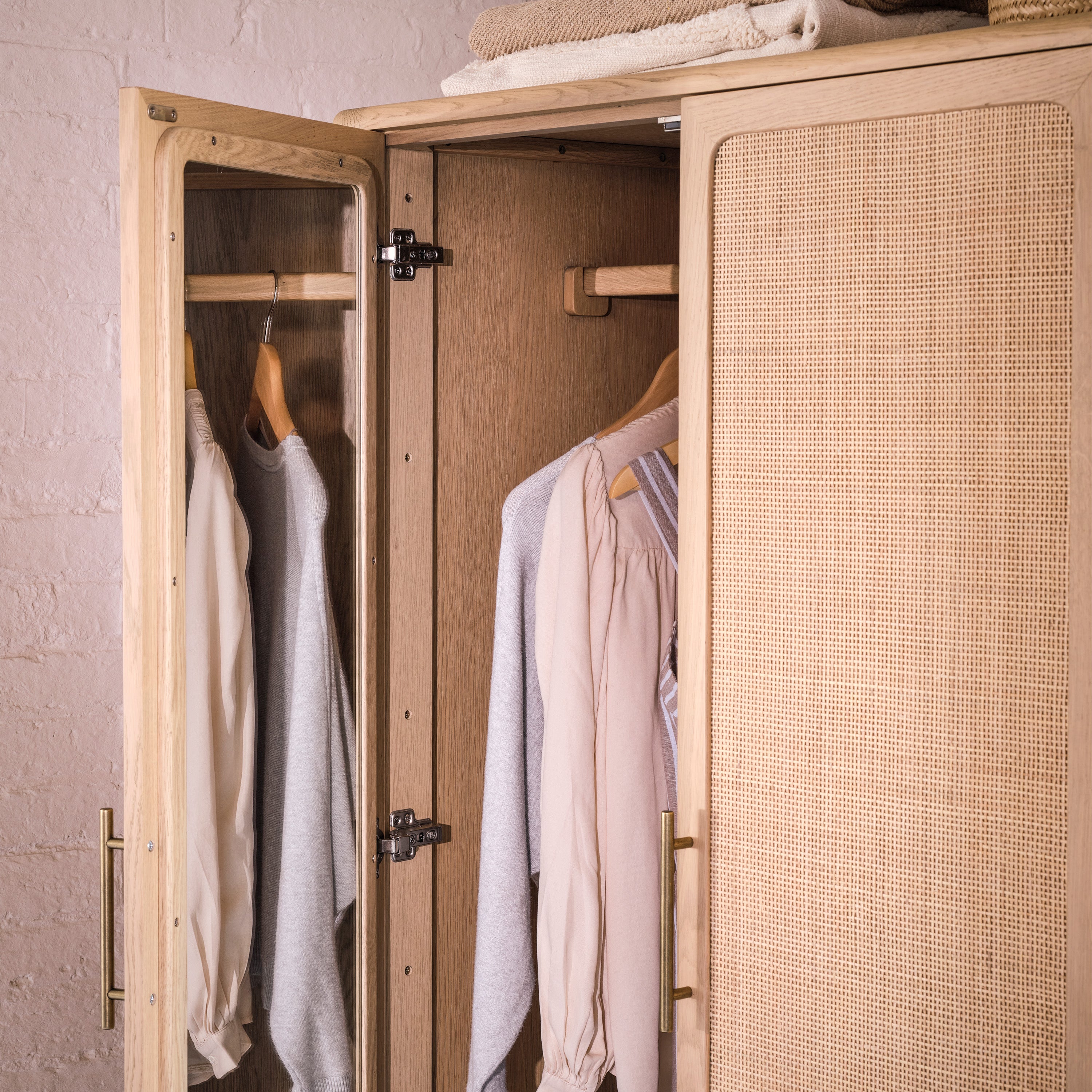 Casera Wardrobe