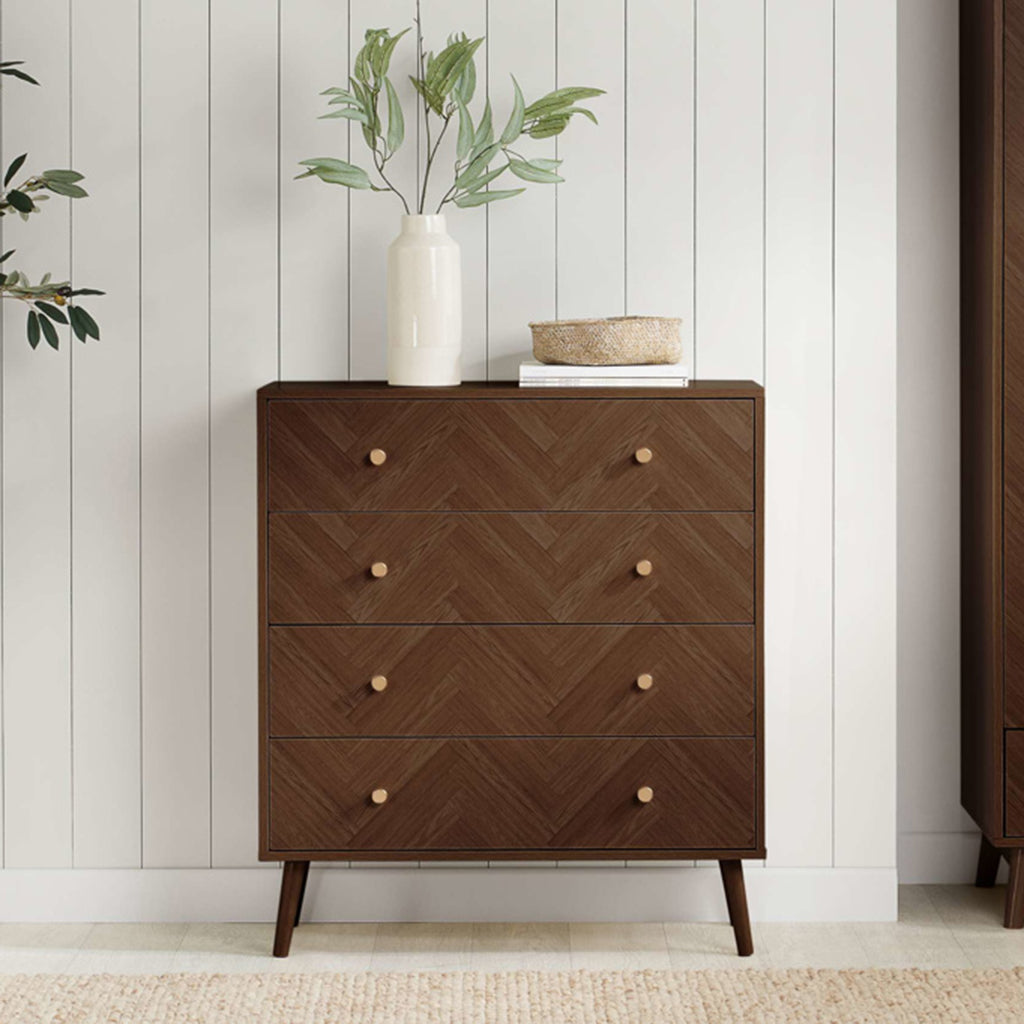 Challis 4DR Chest