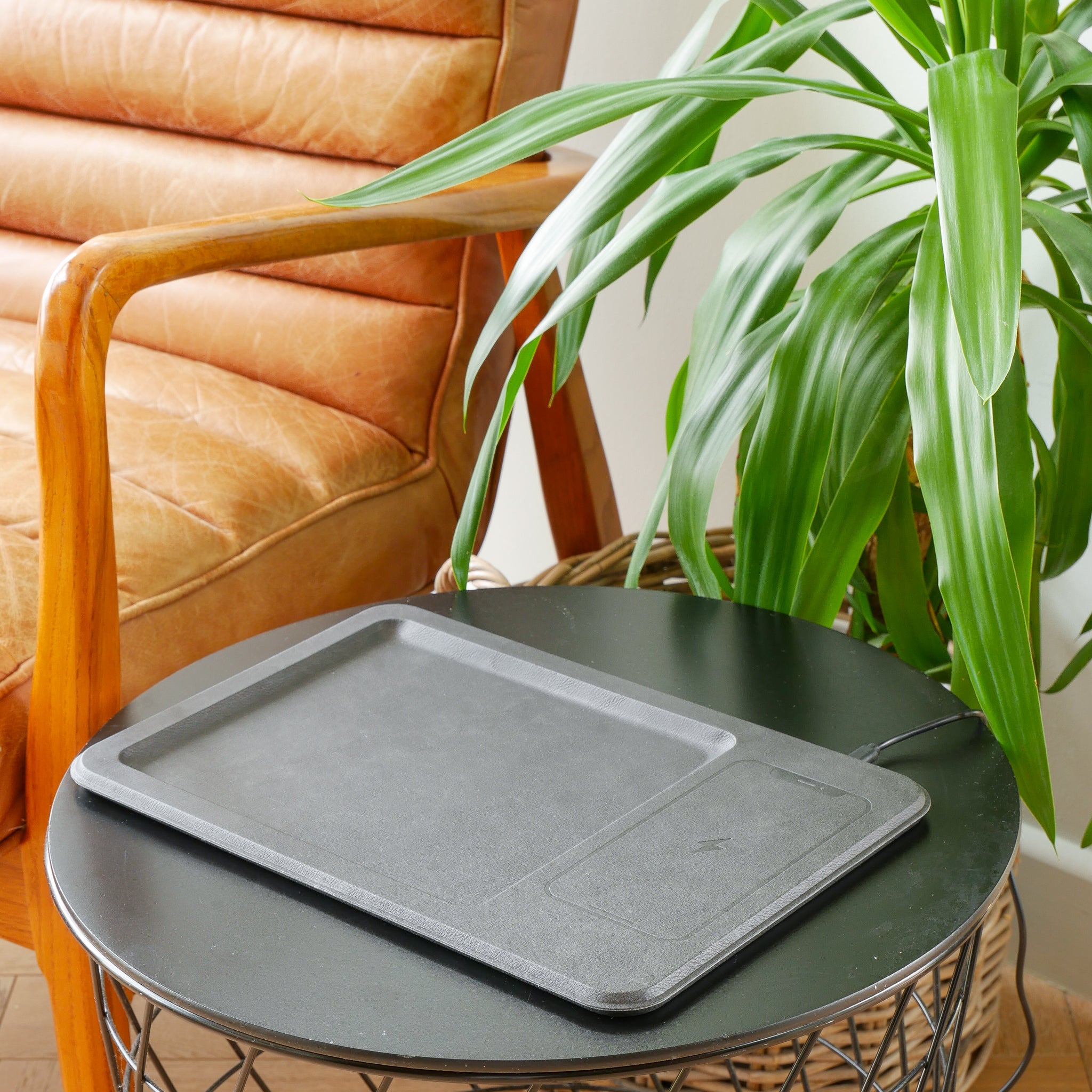 Wireless Charging Tray in Black