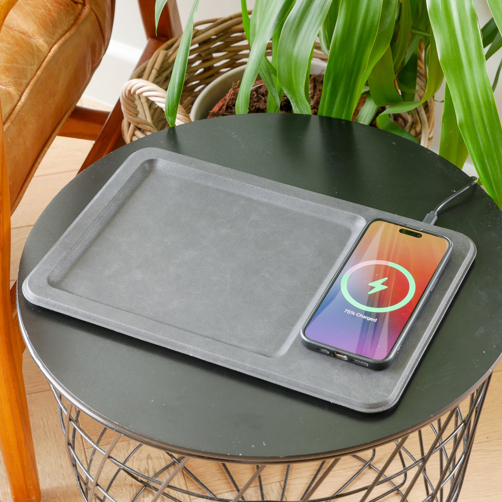 Wireless Charging Tray in Black