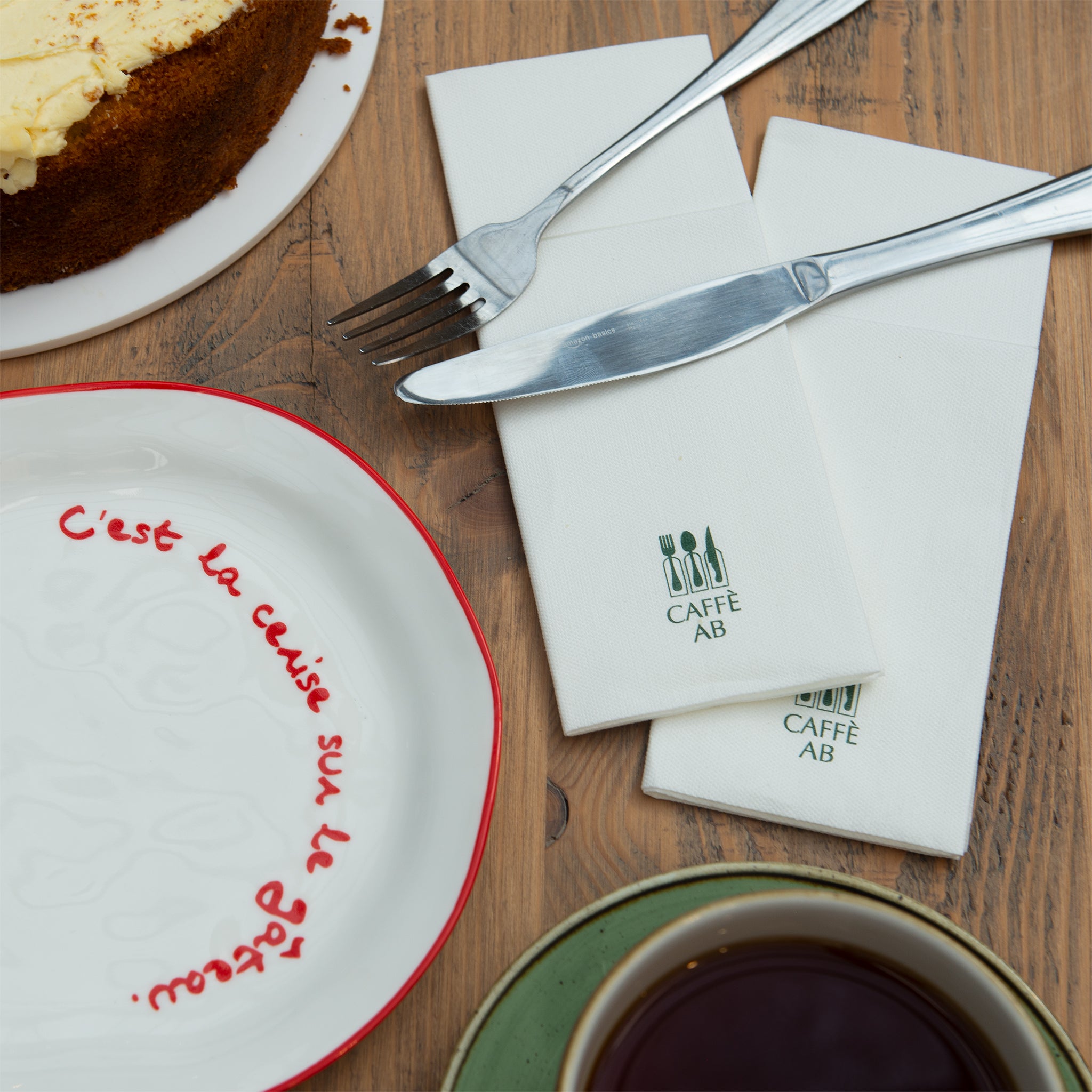 "C'est la cerise sur le gateau" Cerise Decorative Plate