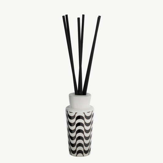 Pavement art style black and white striped diffuser