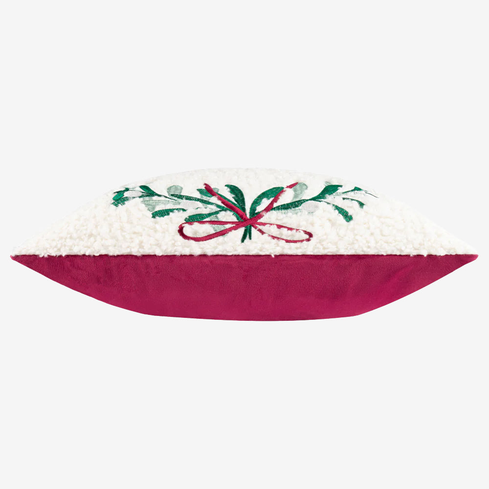 Decorative Christmas pillow with 'kiss me under the mistletoe' text
