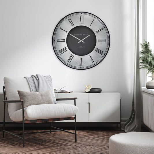 Venetian grand clock in bed