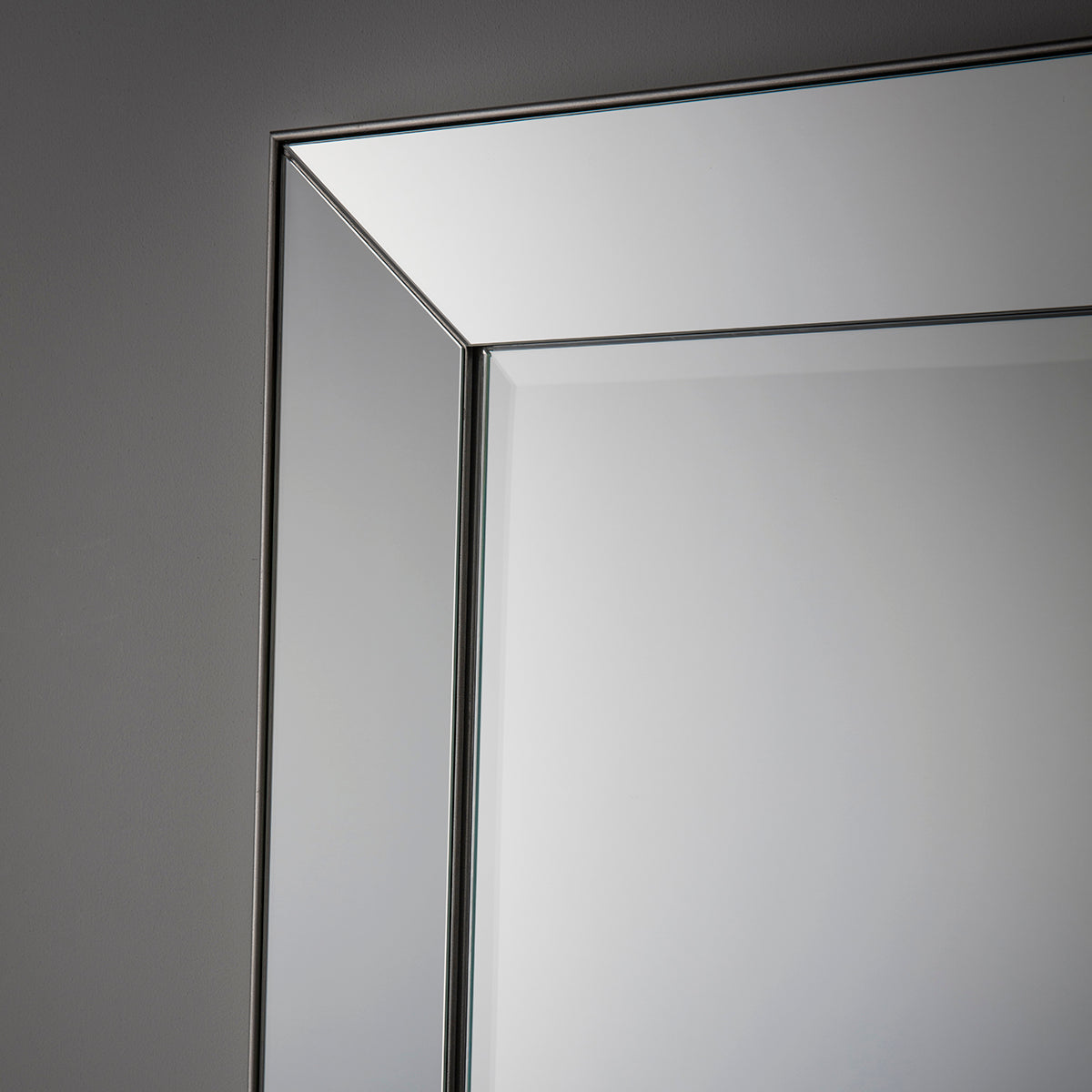 Bevelled edge square mirror