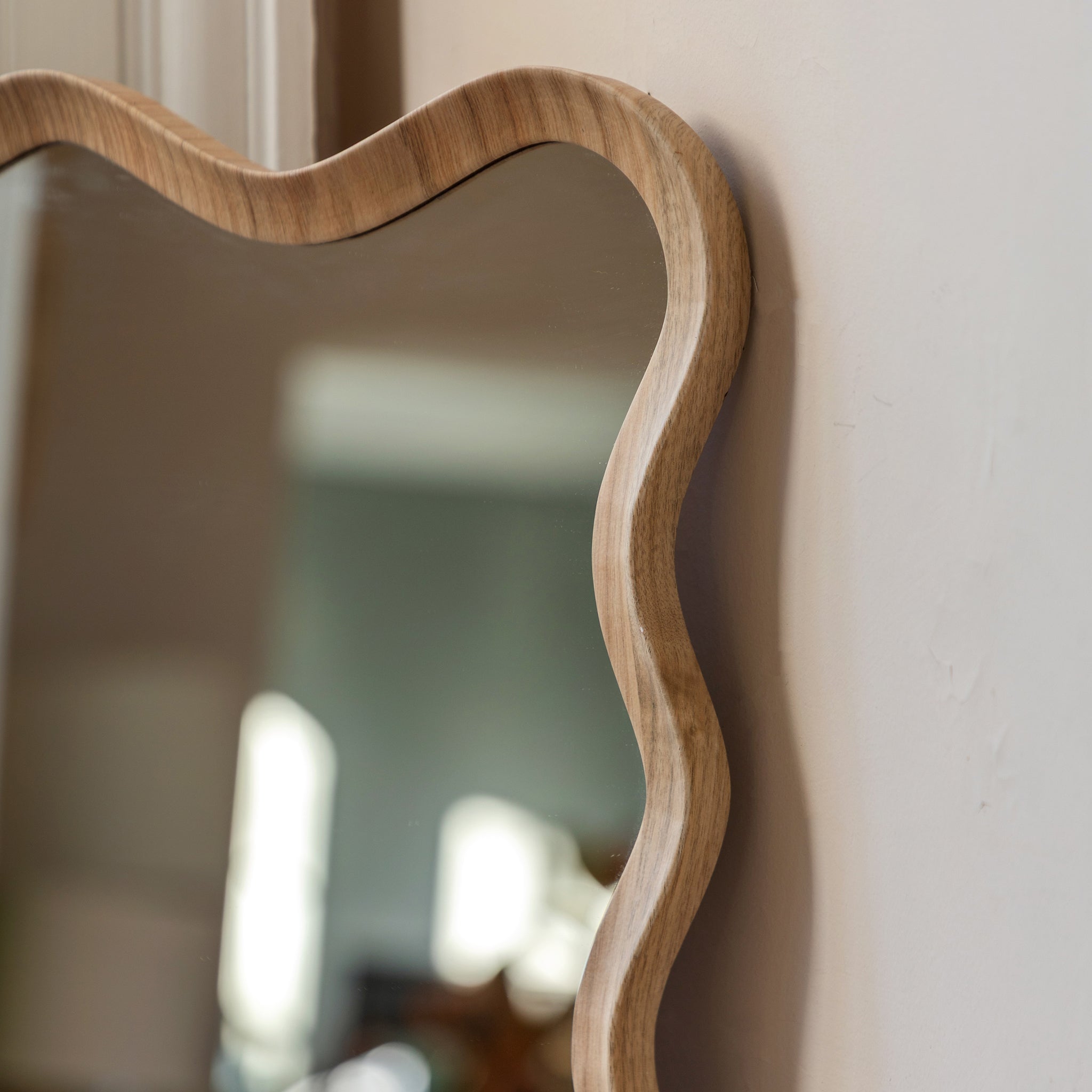 Munich Leaner Mirror