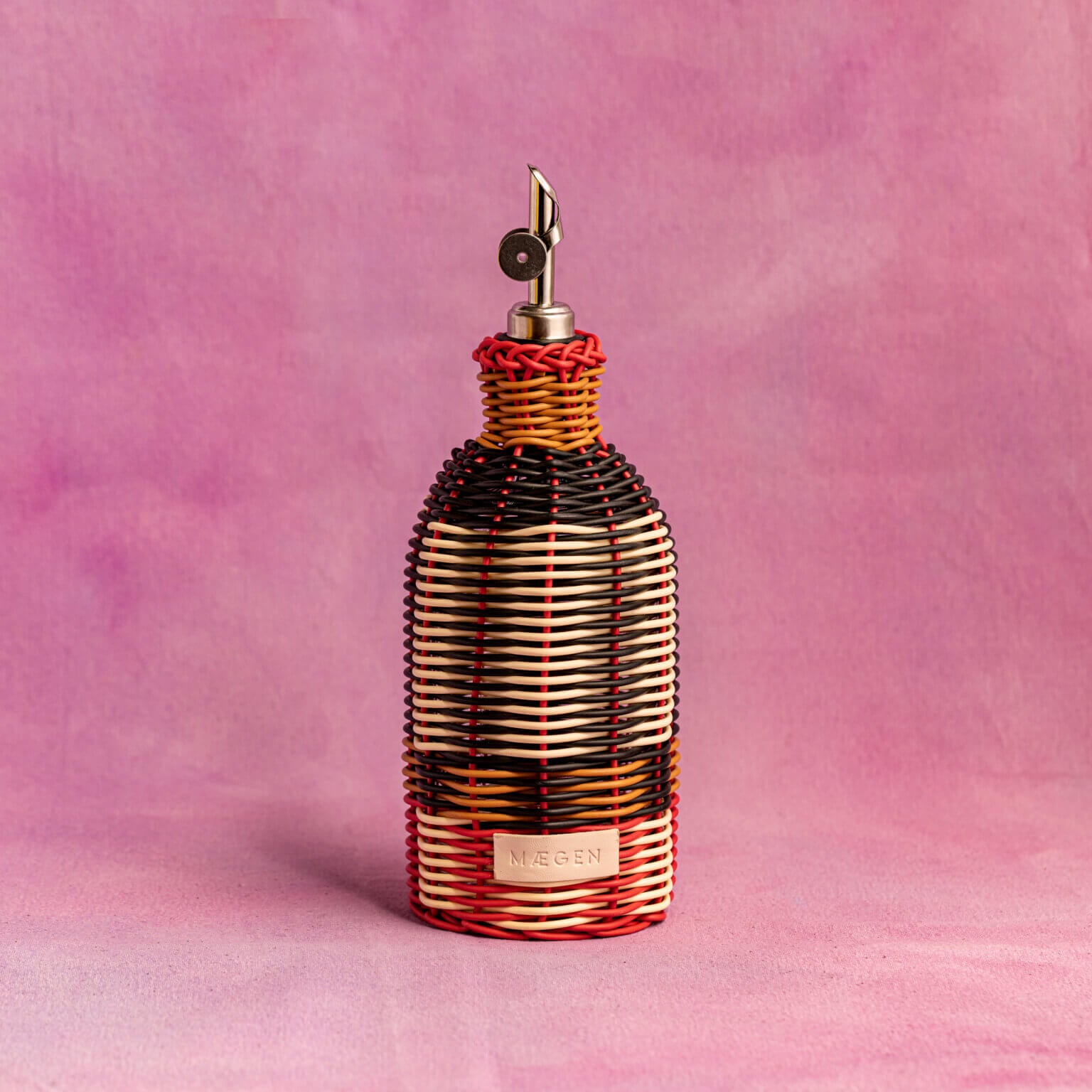 Woven Oil Pourer in Black and Cream