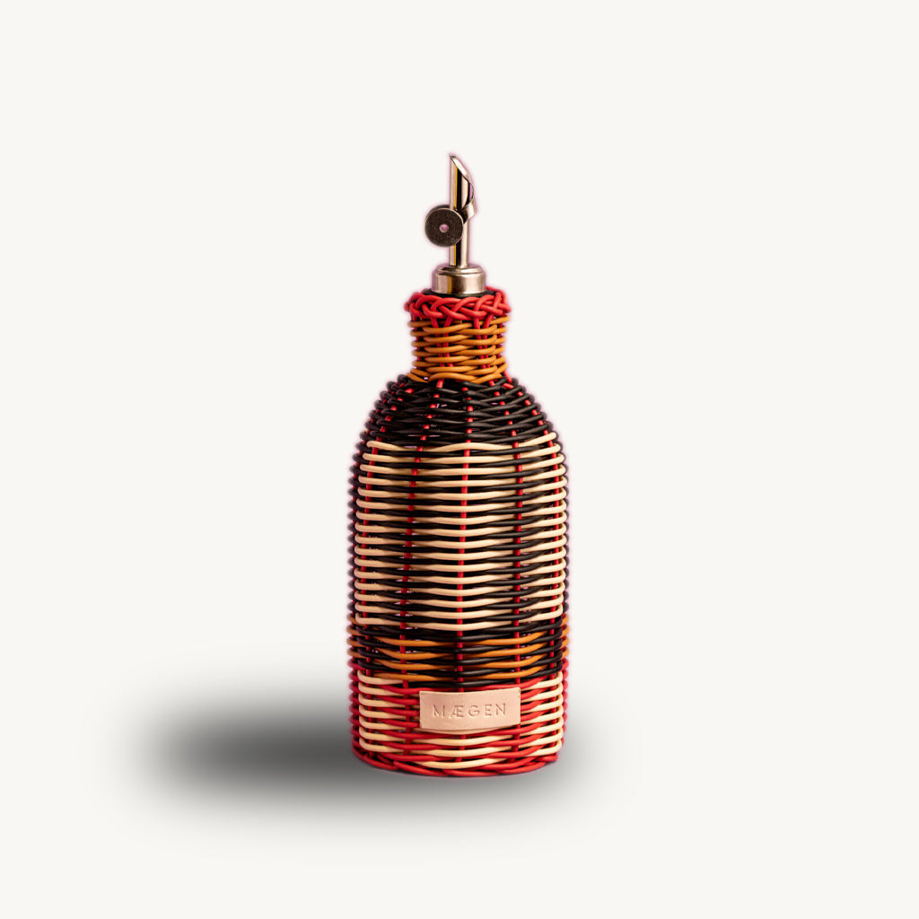Woven Oil Pourer in Black and Cream