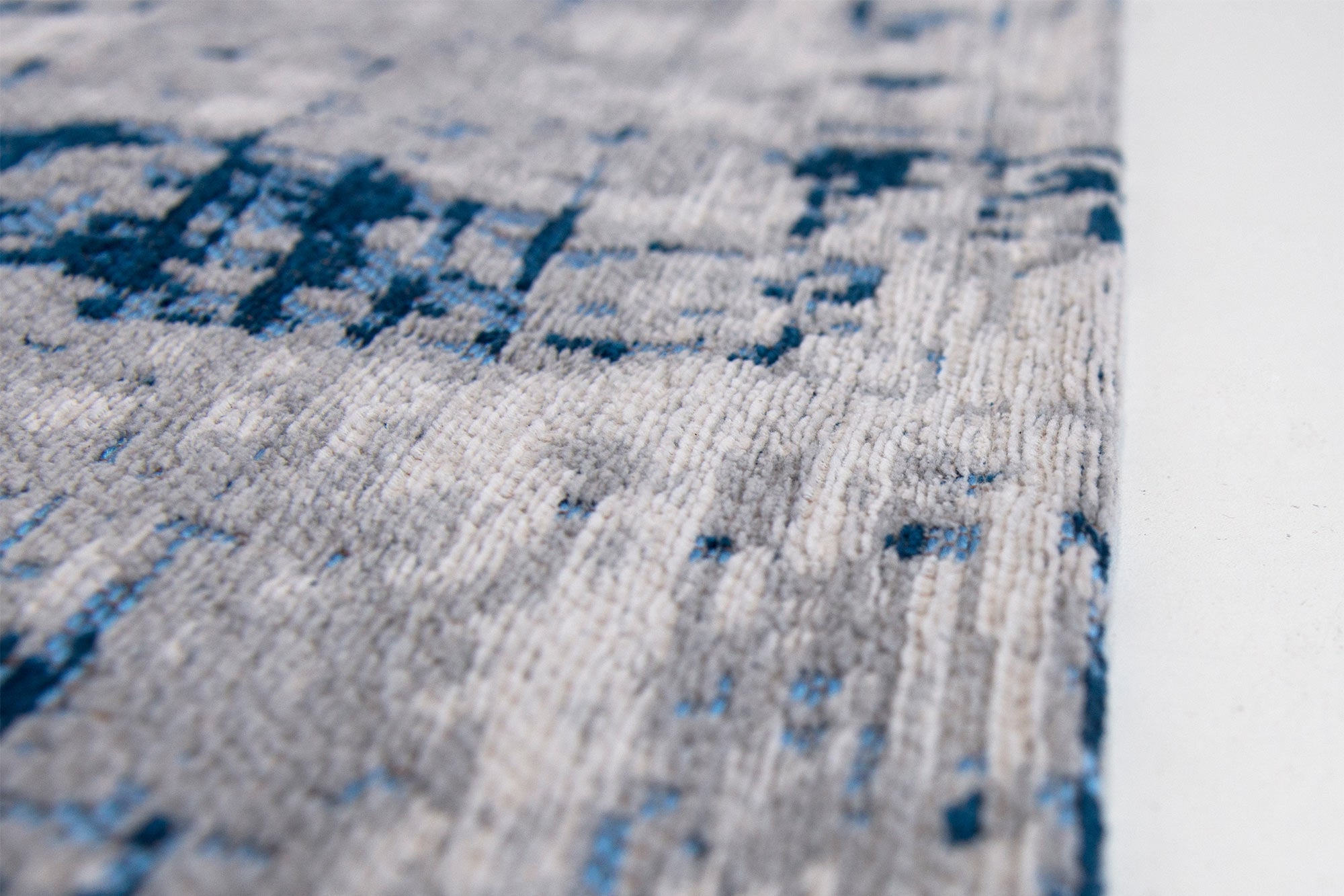 Madmen Griff Rug in Bronx-Azurite