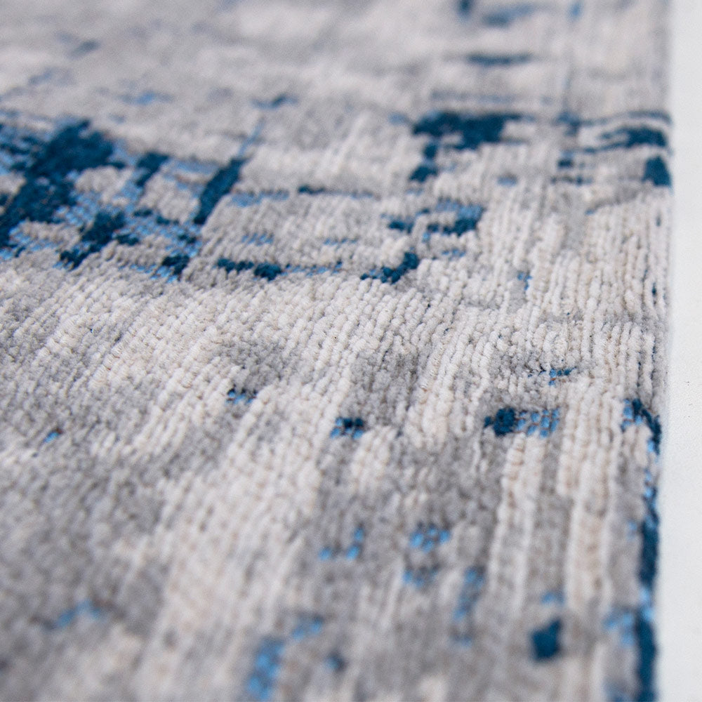 Madmen Griff Rug in Bronx Azurite