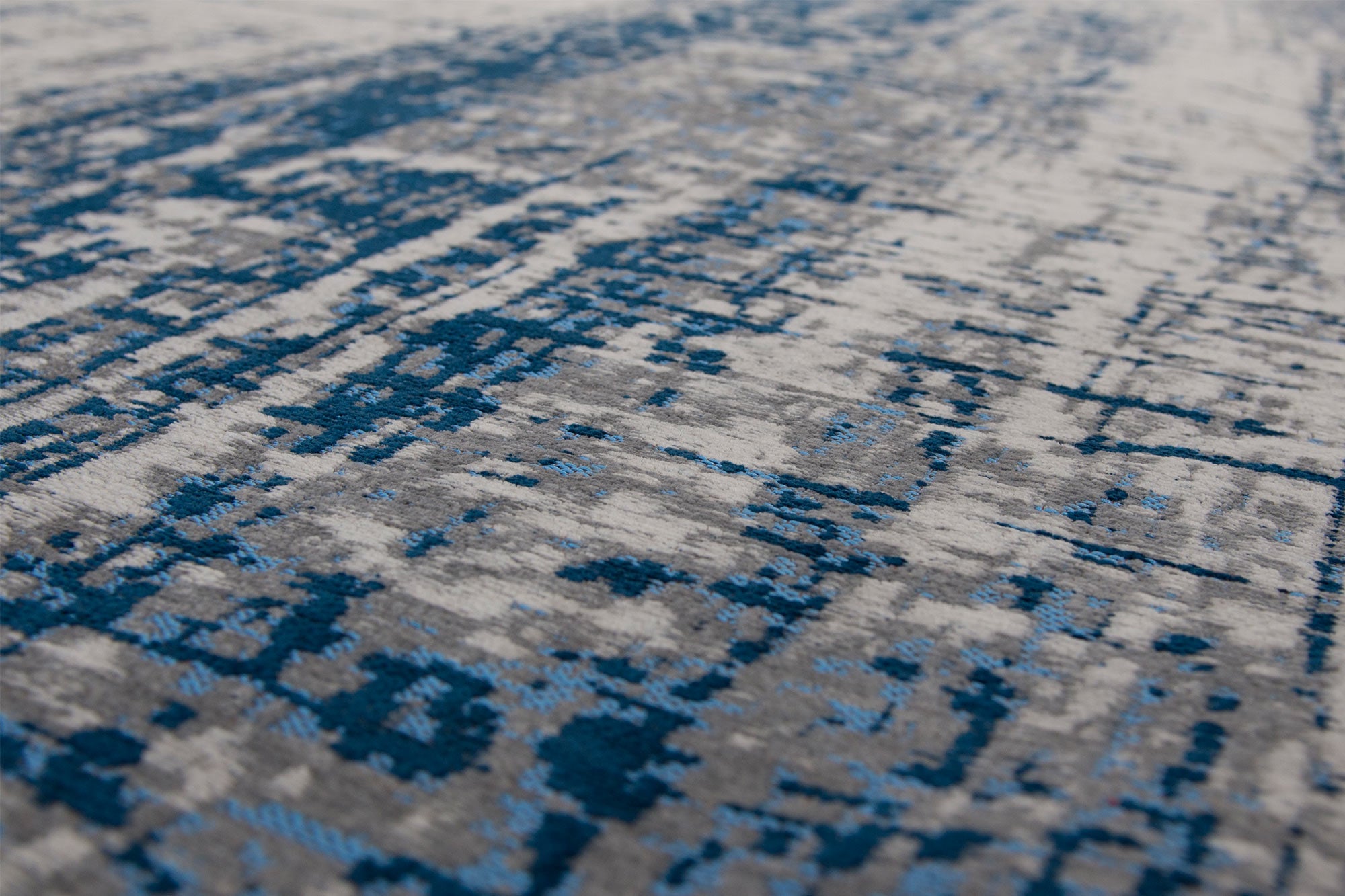 Madmen Griff Rug in Bronx-Azurite