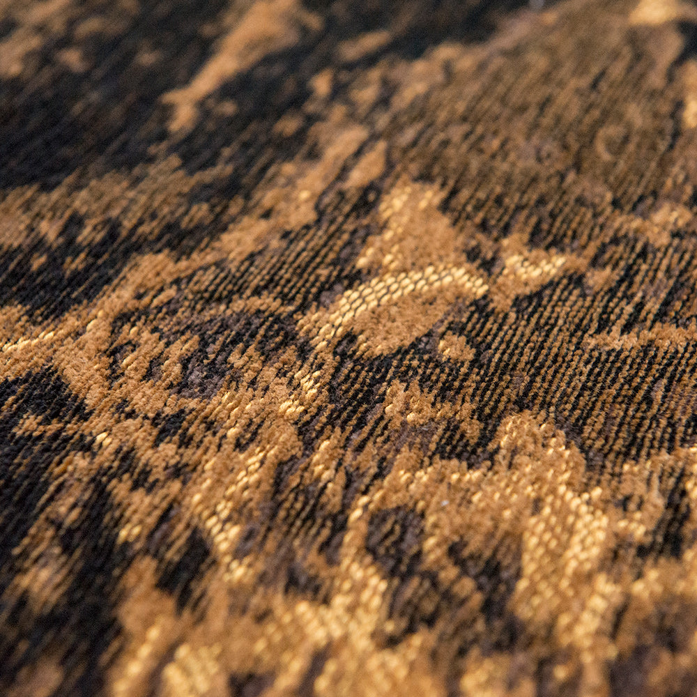 Cracks Rug in Deep Mine