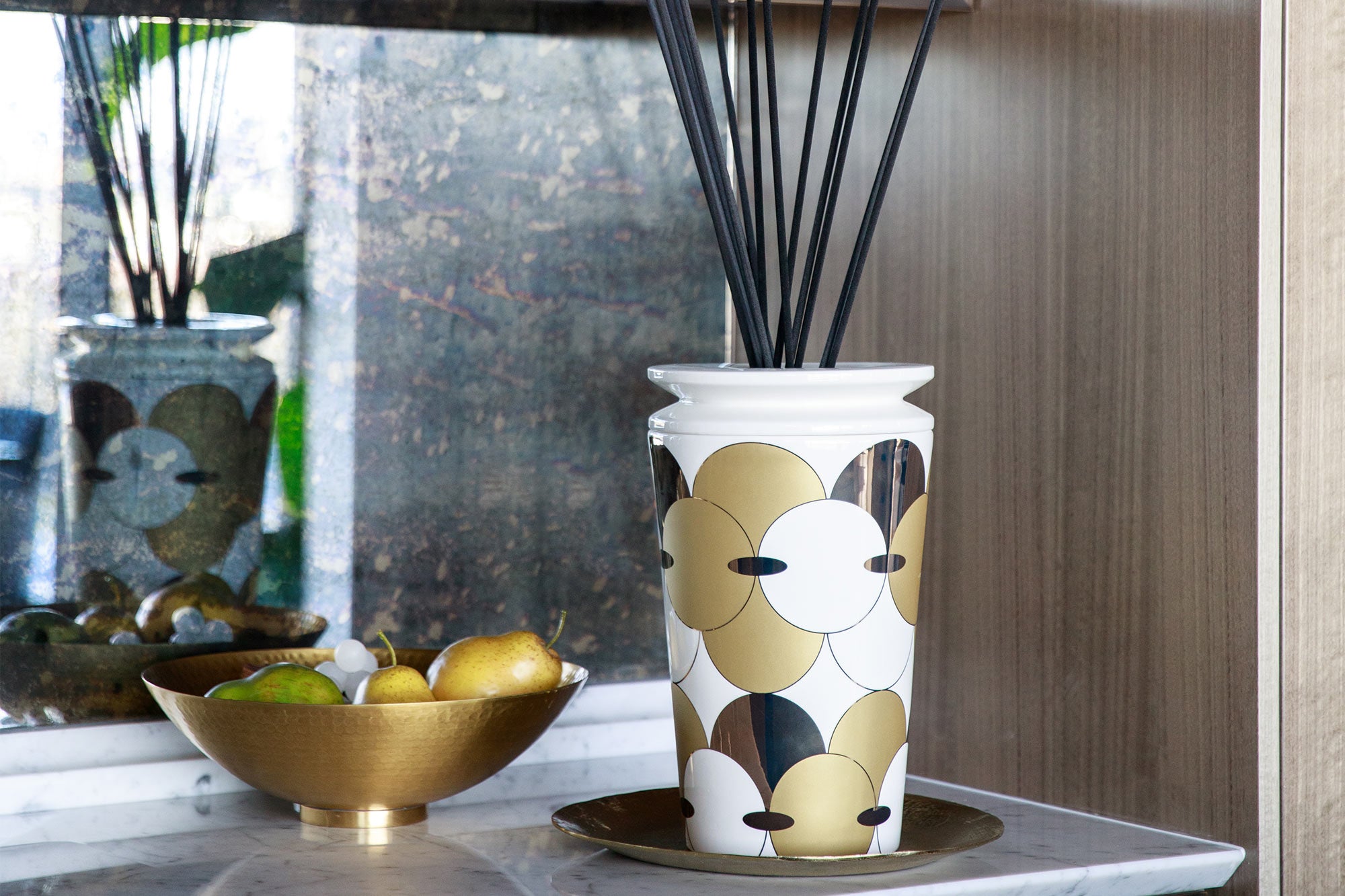 Handcrafted porcelain diffuser in gold and white circle print