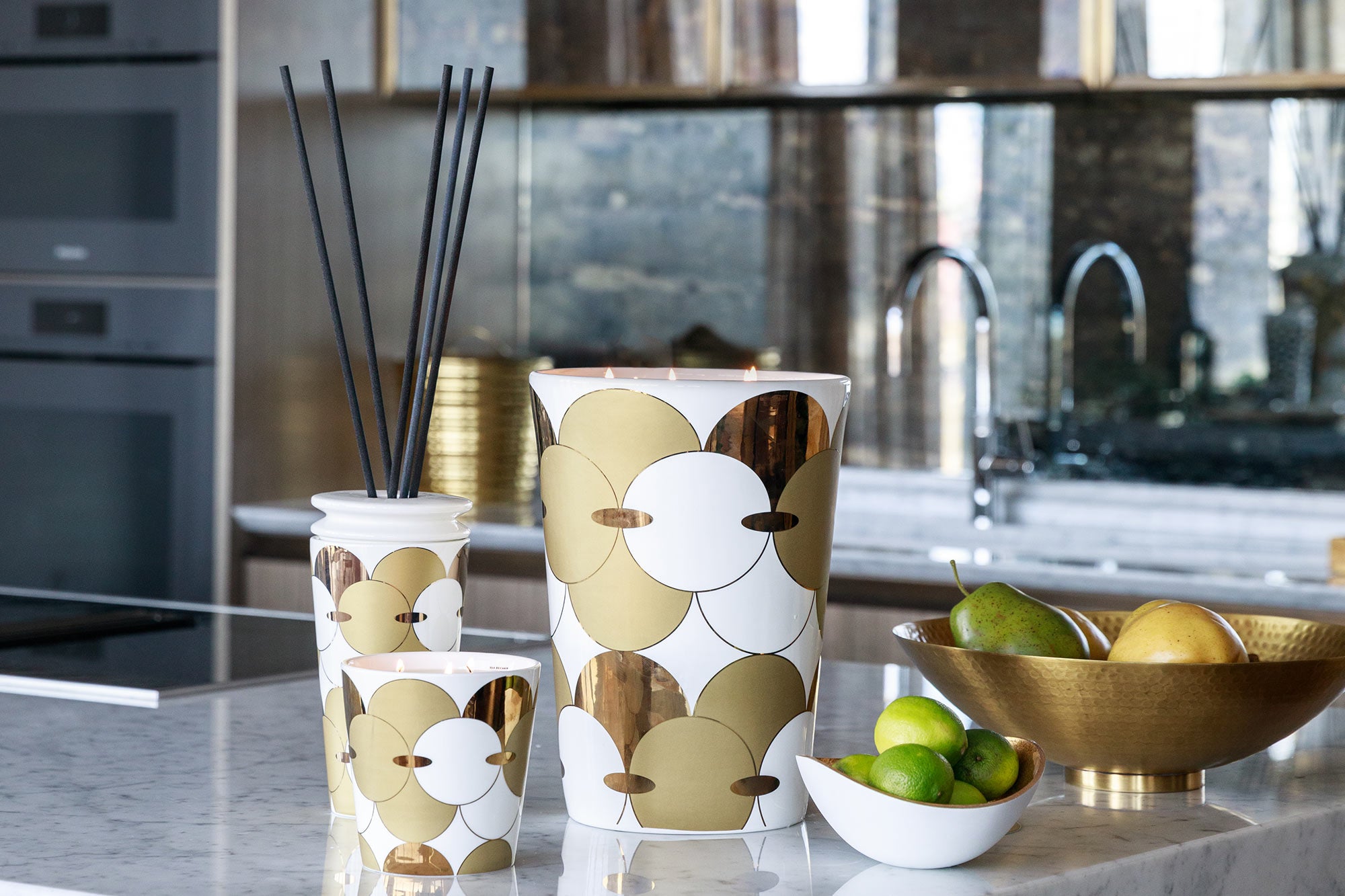 Handcrafted porcelain diffuser in gold and white circle print