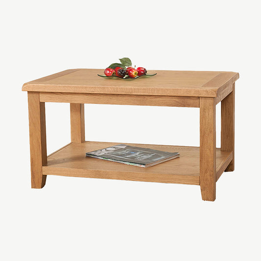 Solid wood coffee table with shelf in natural oak finish