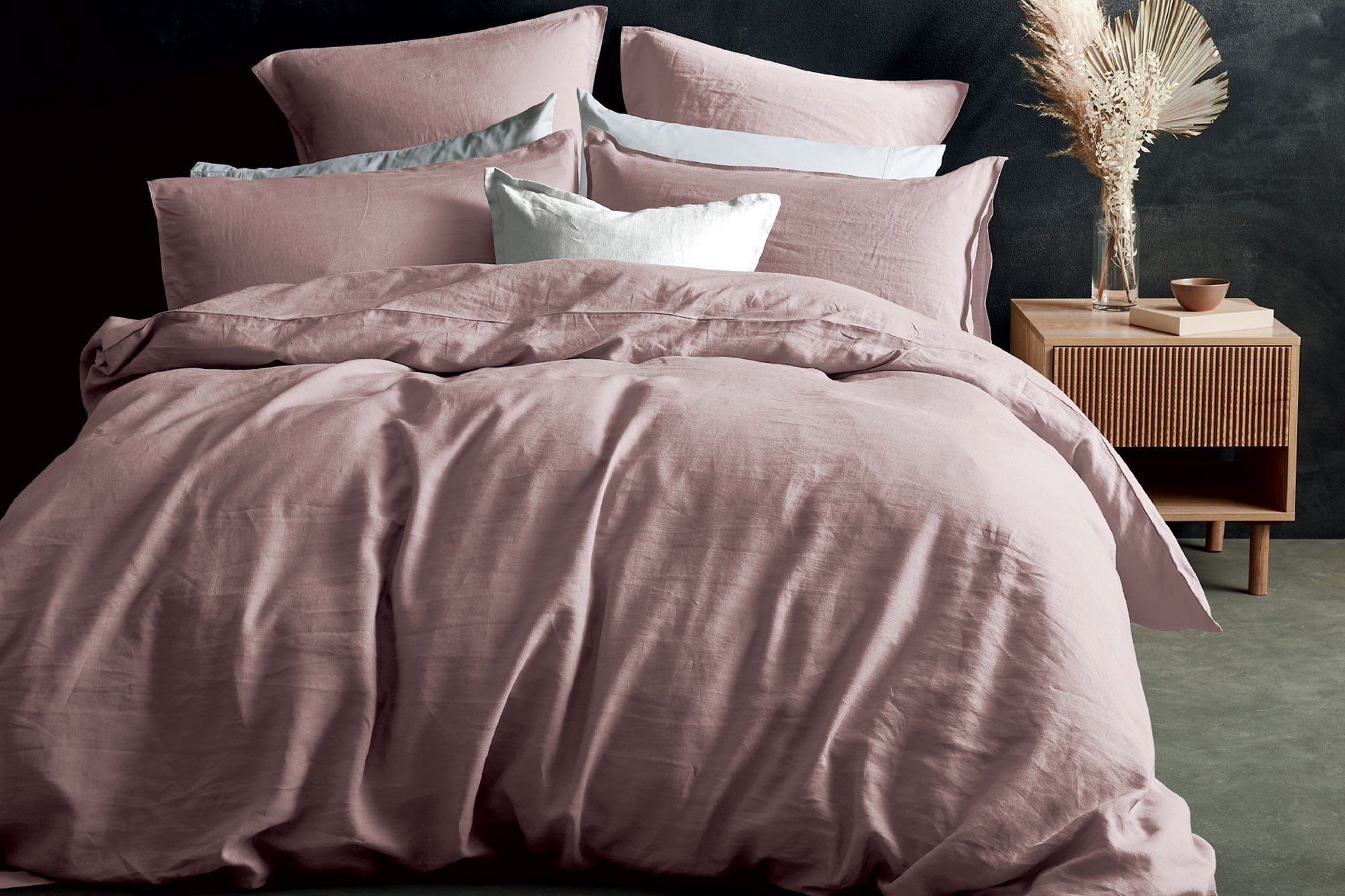 Lazy Linen Duvet Cover in Pink